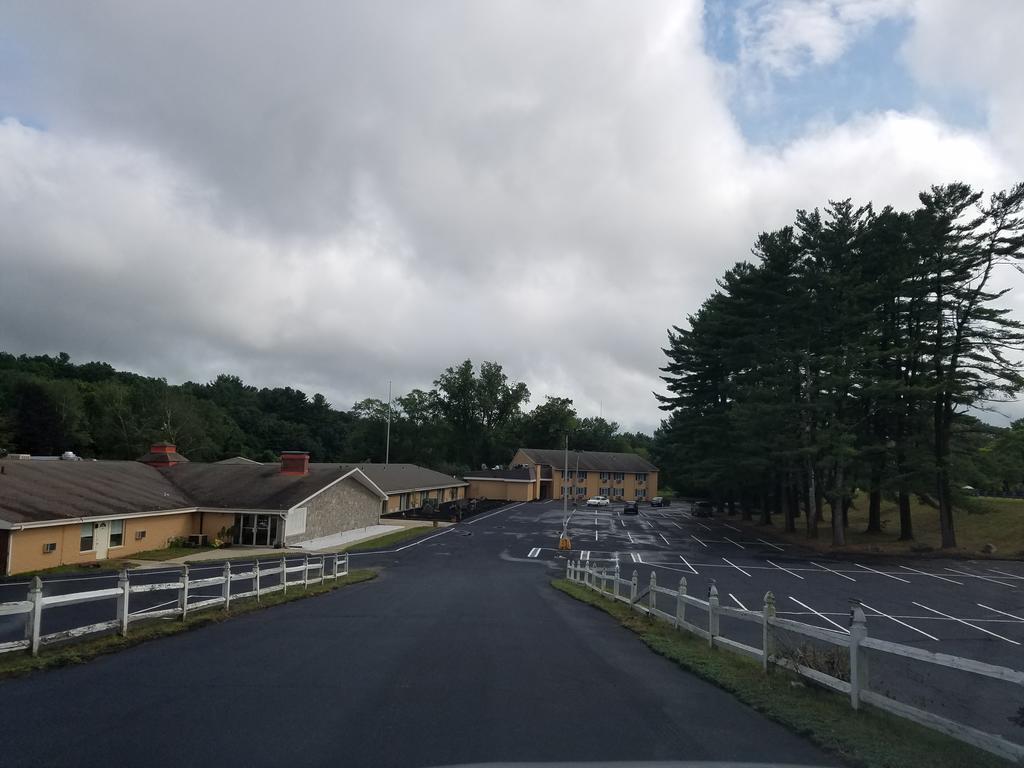 Motel 6 Putnam Ct Exterior photo